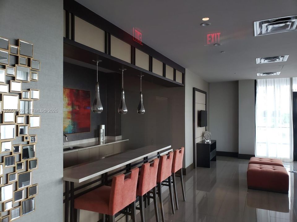 For Rent: $2,900 (1 beds, 1 baths, 777 Square Feet)