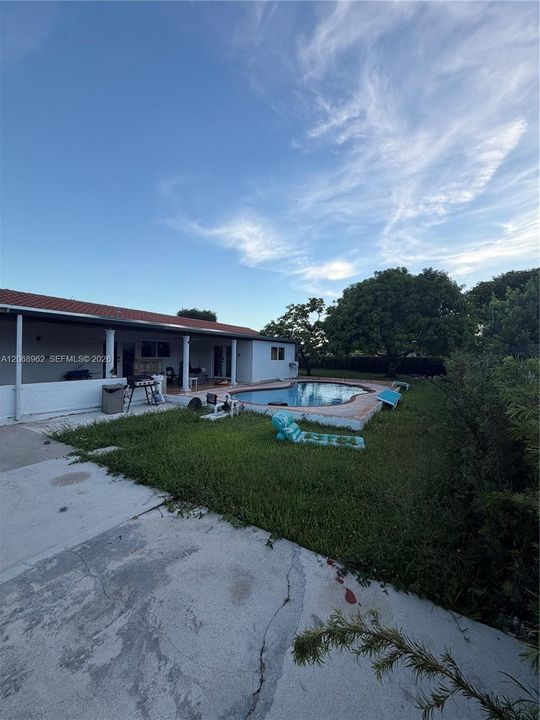 For Sale: $850,000 (3 beds, 2 baths, 2074 Square Feet)