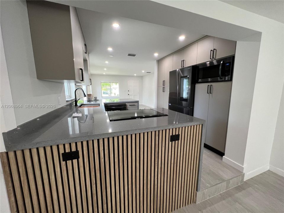 For Rent: $6,000 (3 beds, 3 baths, 1654 Square Feet)