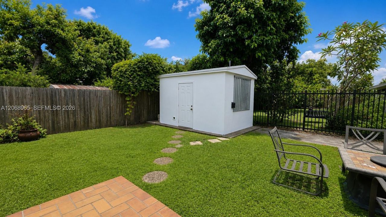 For Rent: $4,100 (4 beds, 2 baths, 1499 Square Feet)