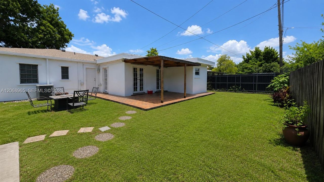 For Rent: $4,100 (4 beds, 2 baths, 1499 Square Feet)