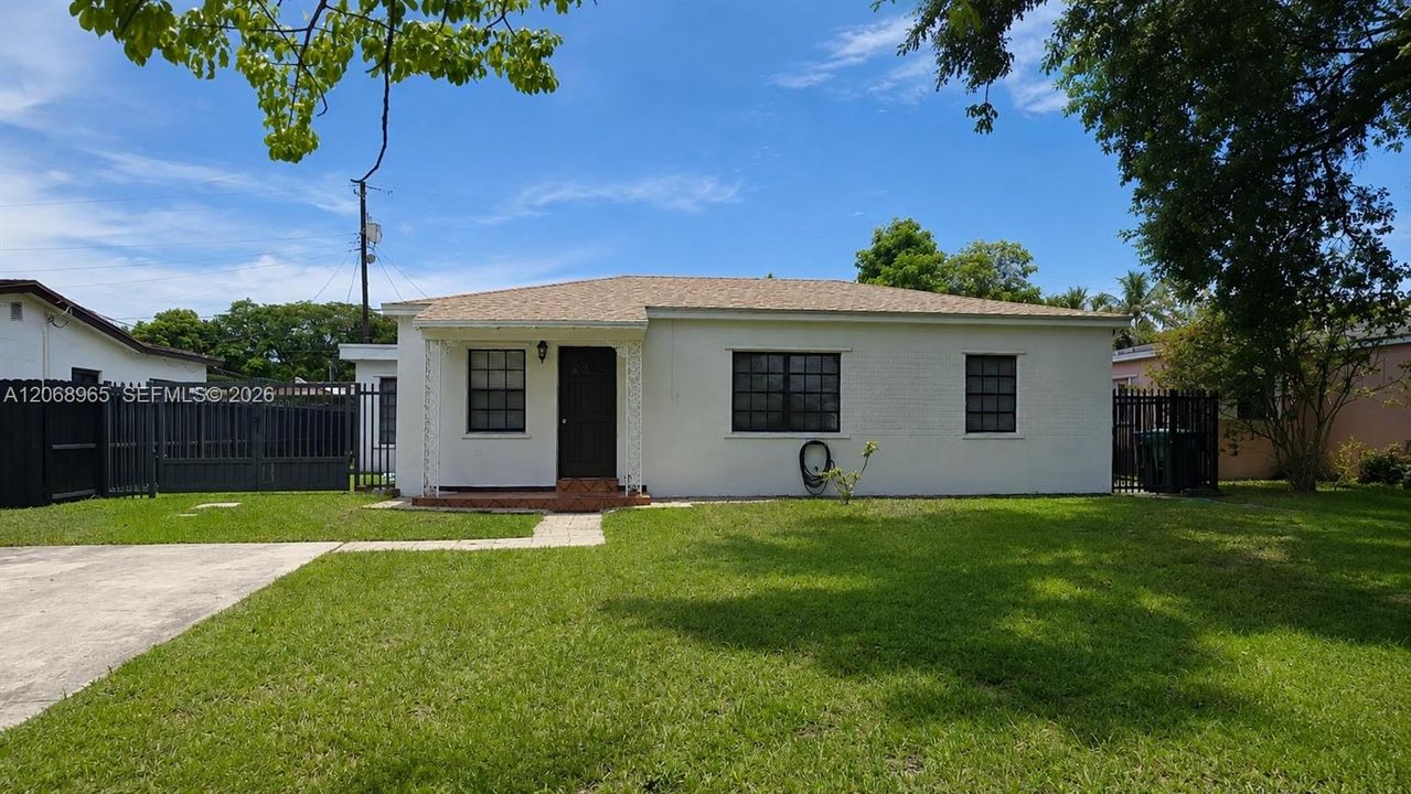 For Rent: $4,100 (4 beds, 2 baths, 1499 Square Feet)