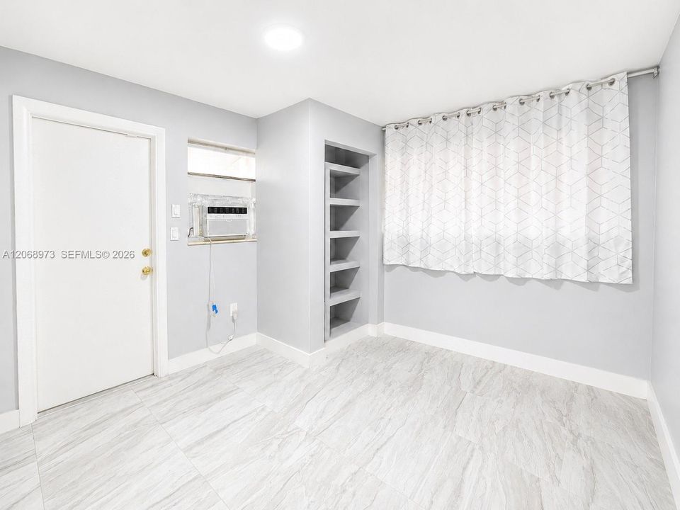 For Rent: $1,000 (0 beds, 1 baths, 0 Square Feet)