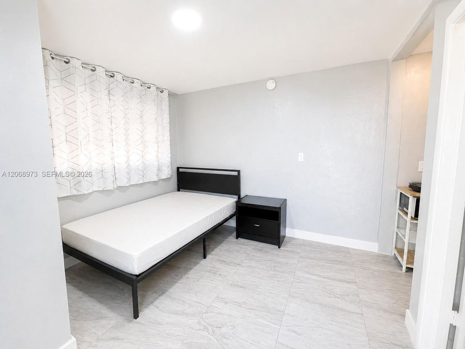 For Rent: $1,000 (0 beds, 1 baths, 0 Square Feet)