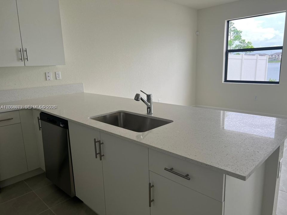 For Sale: $490,000 (3 beds, 2 baths, 1412 Square Feet)