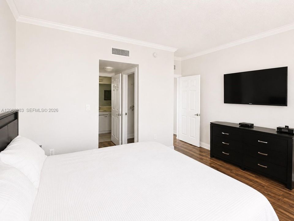 For Rent: $4,100 (3 beds, 2 baths, 1500 Square Feet)