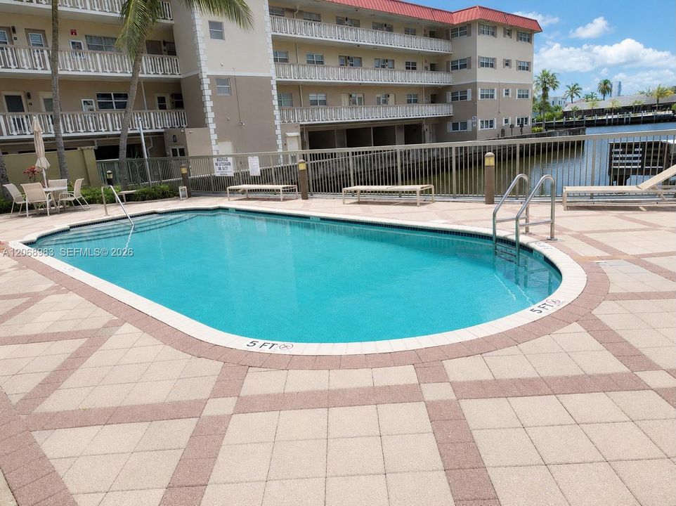 For Rent: $4,100 (3 beds, 2 baths, 1500 Square Feet)