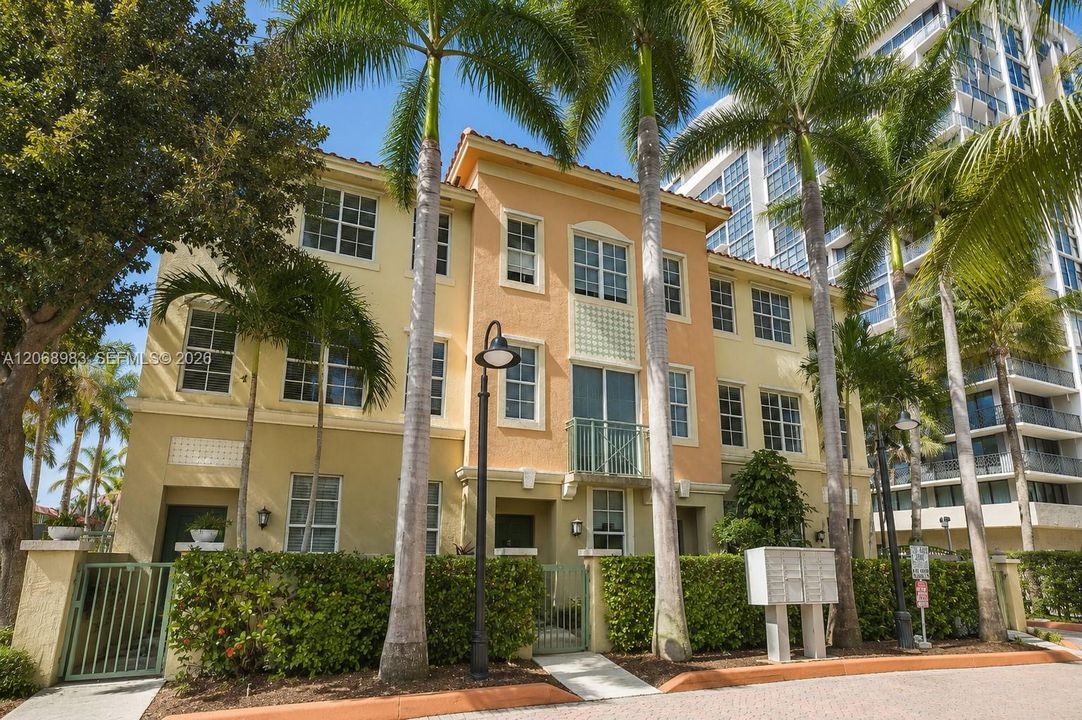 For Rent: $4,100 (3 beds, 2 baths, 1500 Square Feet)