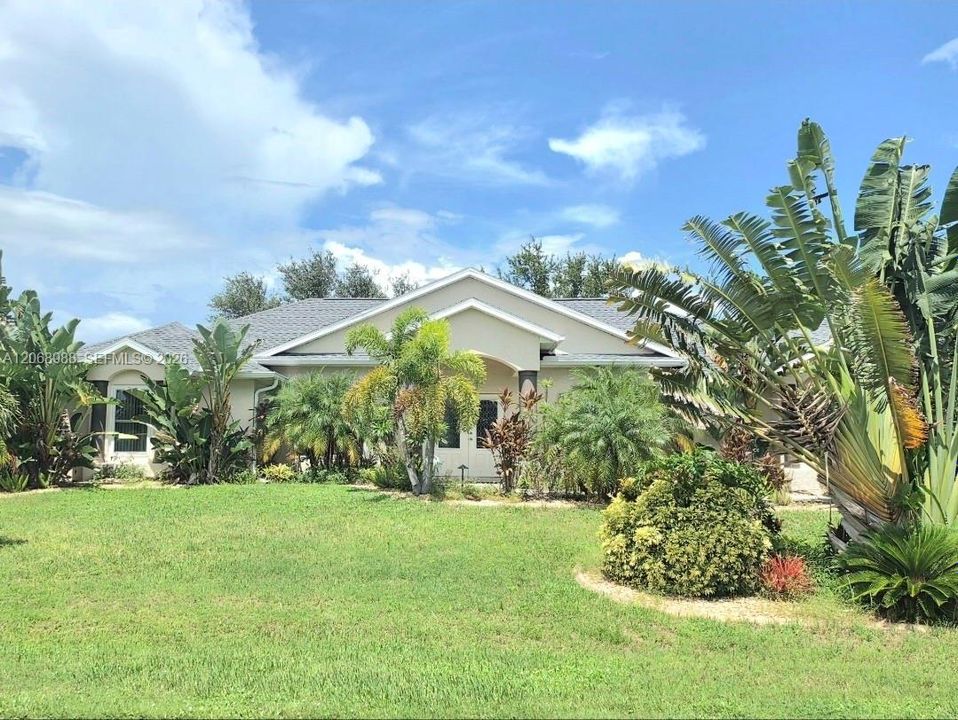 For Sale: $699,000 (4 beds, 3 baths, 2592 Square Feet)