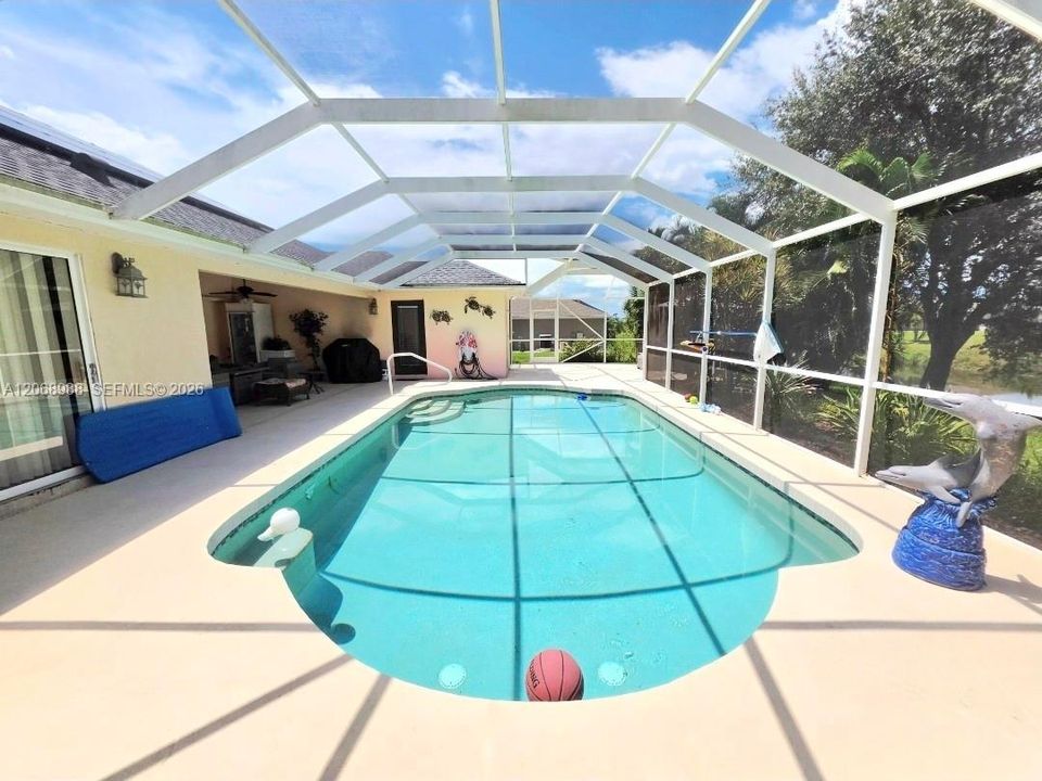 For Sale: $699,000 (4 beds, 3 baths, 2592 Square Feet)