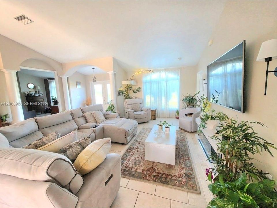 For Sale: $699,000 (4 beds, 3 baths, 2592 Square Feet)