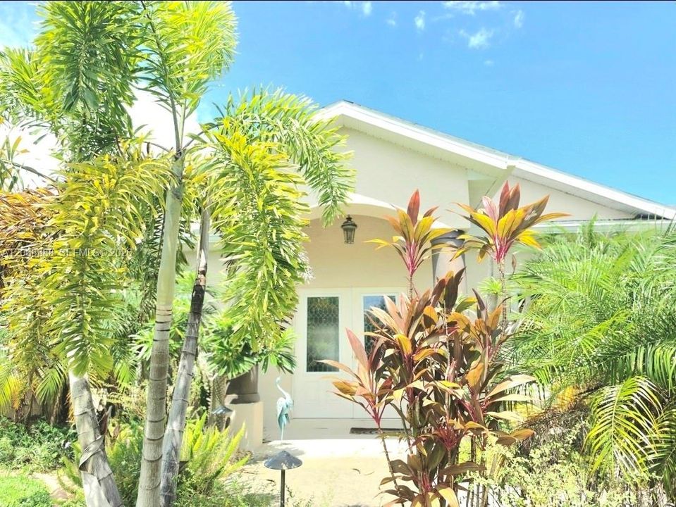 For Sale: $699,000 (4 beds, 3 baths, 2592 Square Feet)