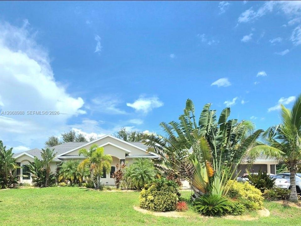 For Sale: $699,000 (4 beds, 3 baths, 2592 Square Feet)