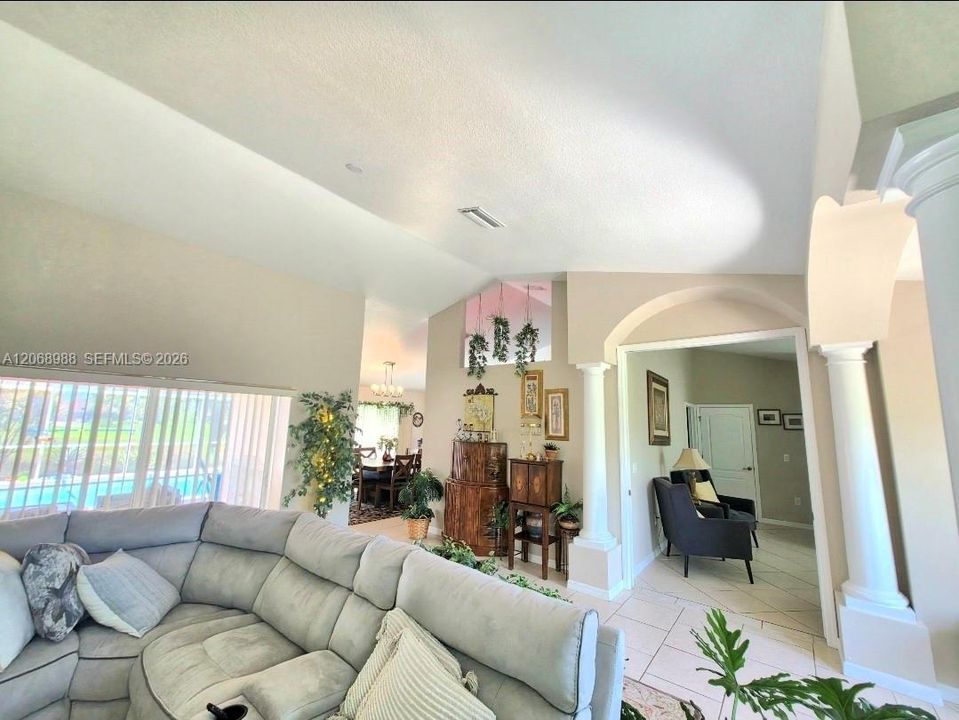 For Sale: $699,000 (4 beds, 3 baths, 2592 Square Feet)