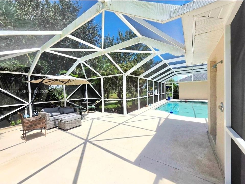 For Sale: $699,000 (4 beds, 3 baths, 2592 Square Feet)
