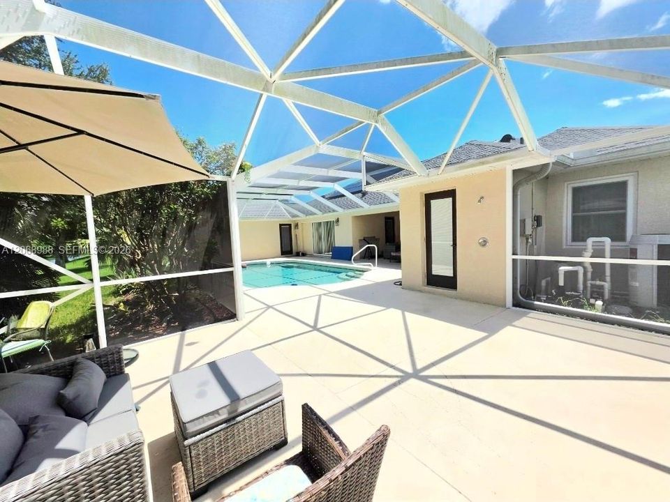 For Sale: $699,000 (4 beds, 3 baths, 2592 Square Feet)