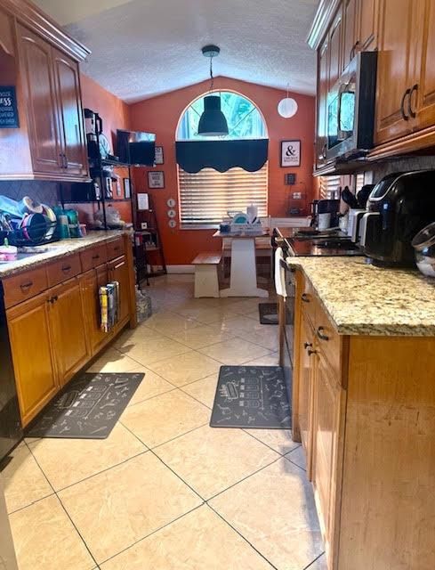 Kitchen Photo 1