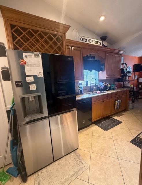Kitchen Photo 2