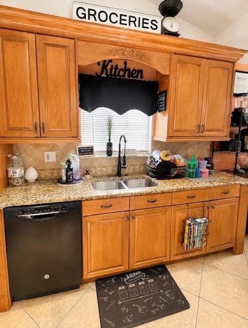 Kitchen Photo 3