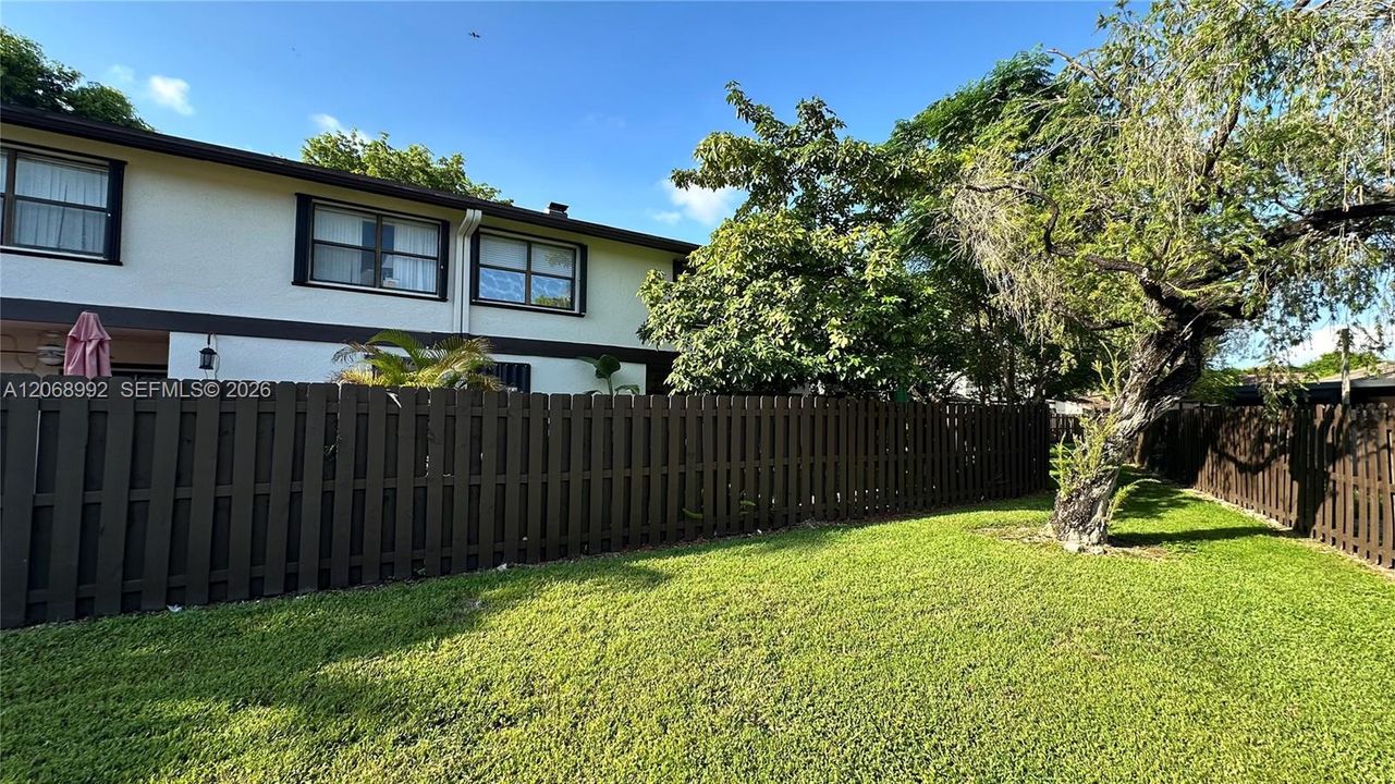 For Sale: $595,000 (2 beds, 3 baths, 1914 Square Feet)