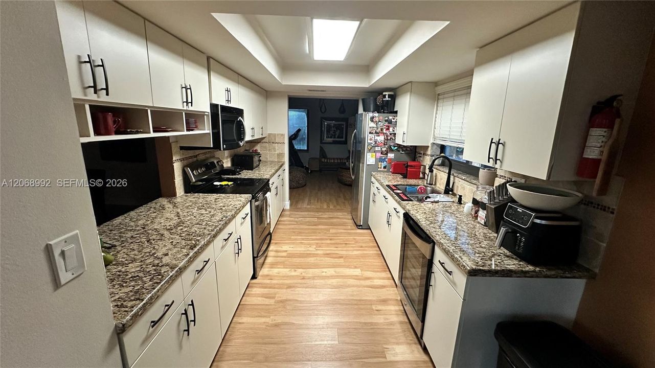 For Sale: $595,000 (2 beds, 3 baths, 1914 Square Feet)