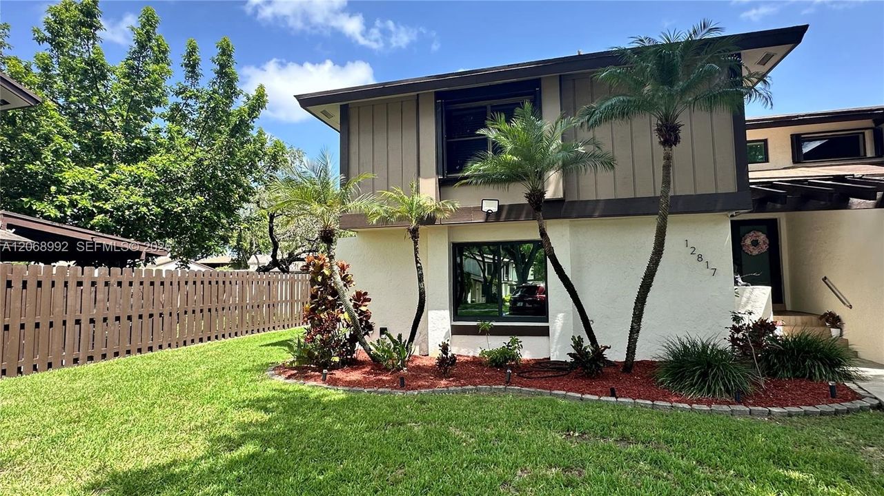 For Sale: $595,000 (2 beds, 3 baths, 1914 Square Feet)