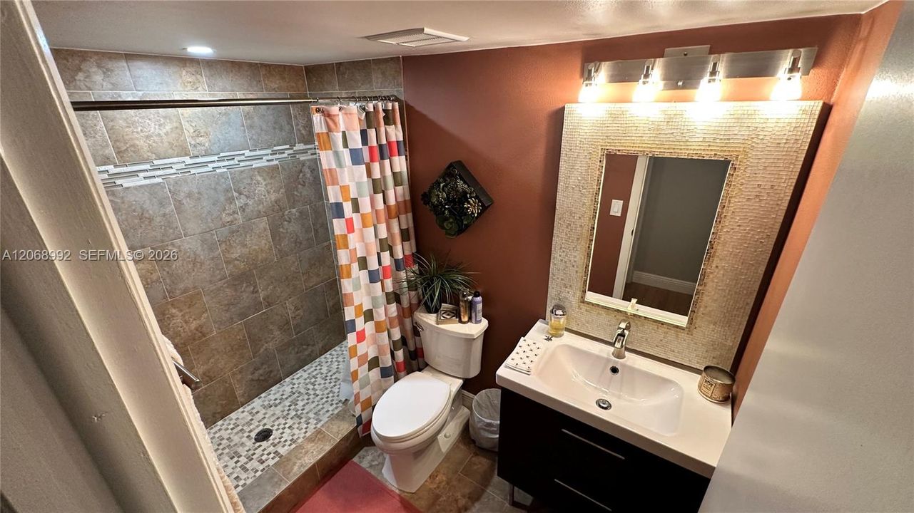 Full Bathroom - 1rst flood