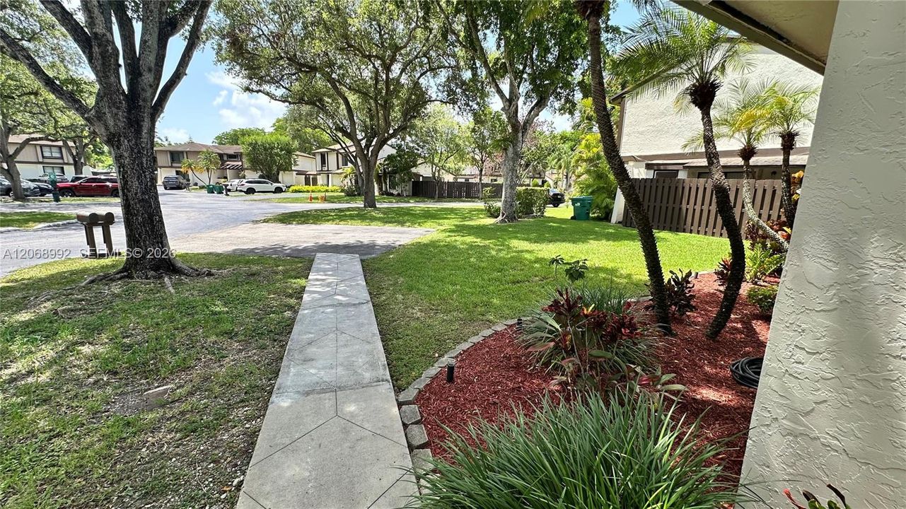 For Sale: $595,000 (2 beds, 3 baths, 1914 Square Feet)