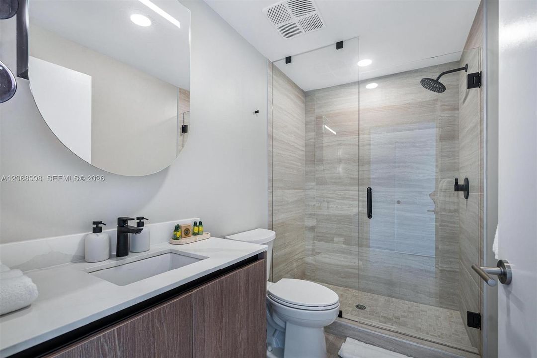 В аренду: $8,000 (2 спален, 2 ванн, 809 Квадратных фут)