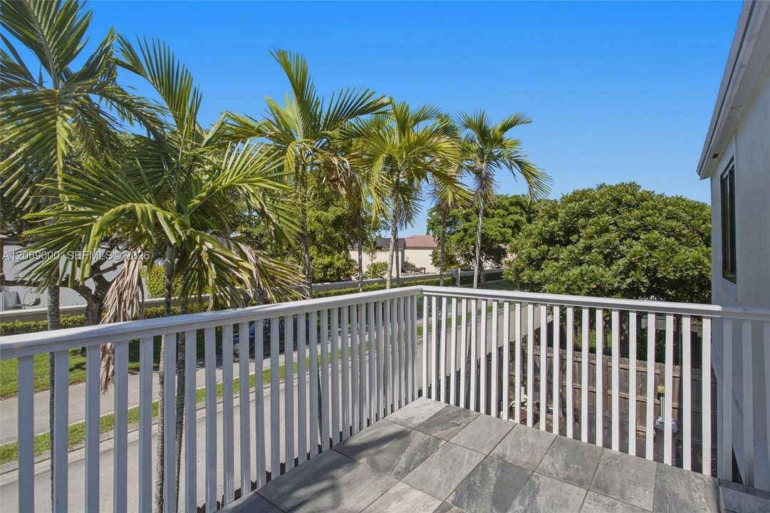 For Sale: $589,900 (3 beds, 2 baths, 1927 Square Feet)