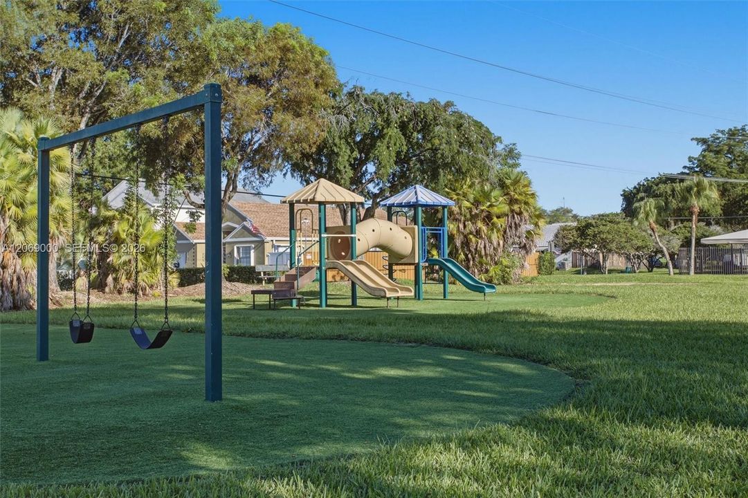 For Sale: $589,900 (3 beds, 2 baths, 1927 Square Feet)