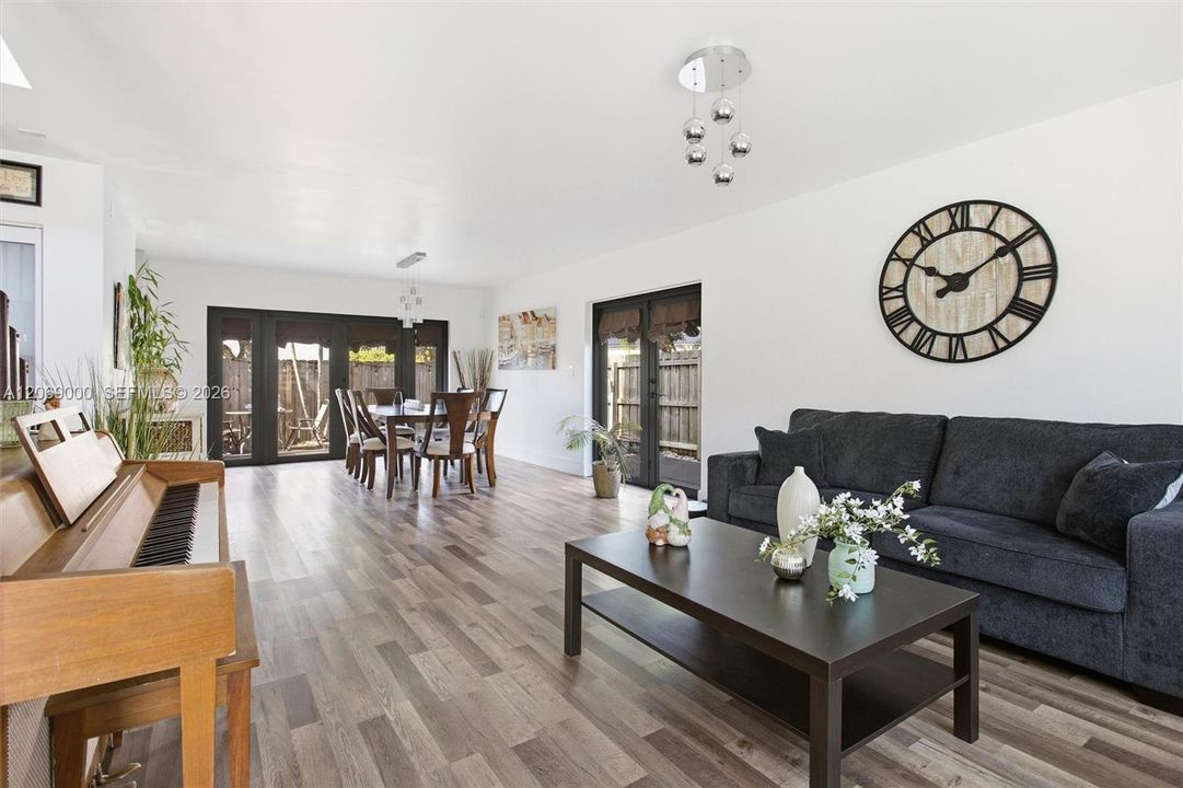 For Sale: $589,900 (3 beds, 2 baths, 1927 Square Feet)