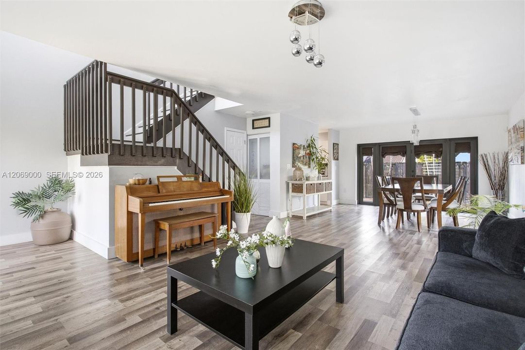 For Sale: $589,900 (3 beds, 2 baths, 1927 Square Feet)