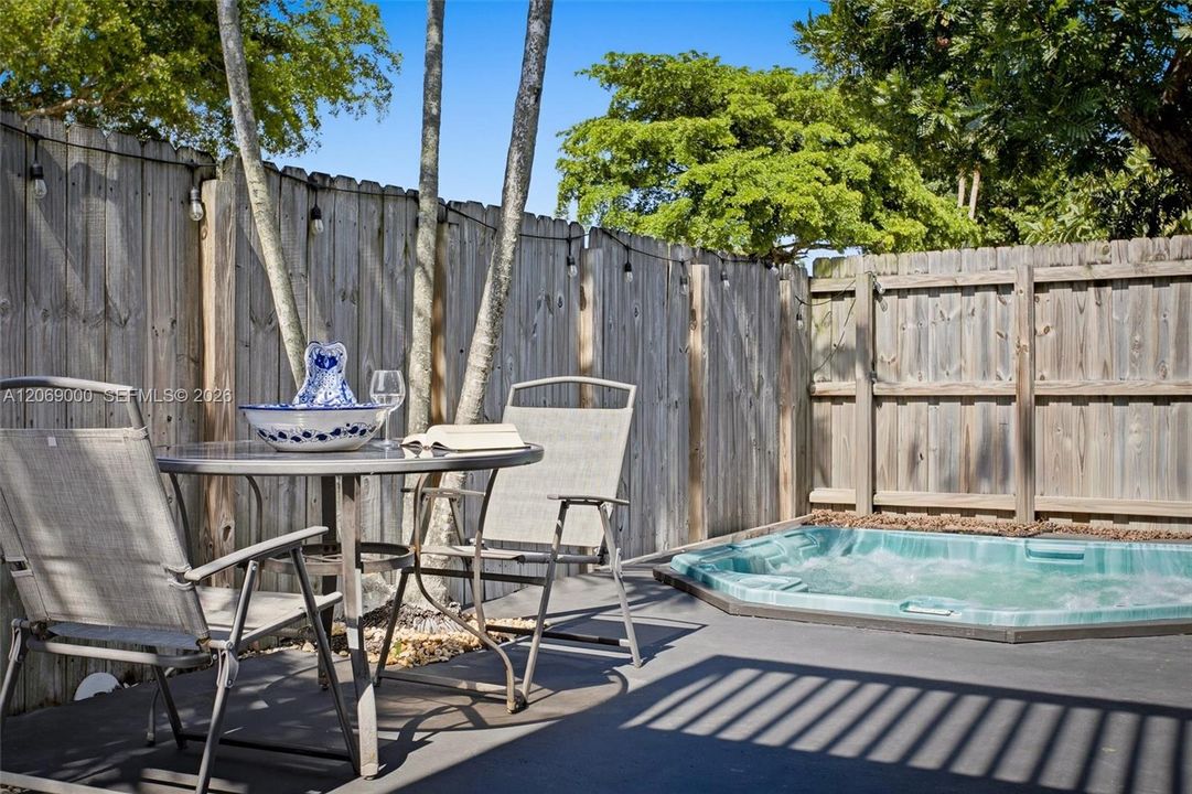 For Sale: $589,900 (3 beds, 2 baths, 1927 Square Feet)