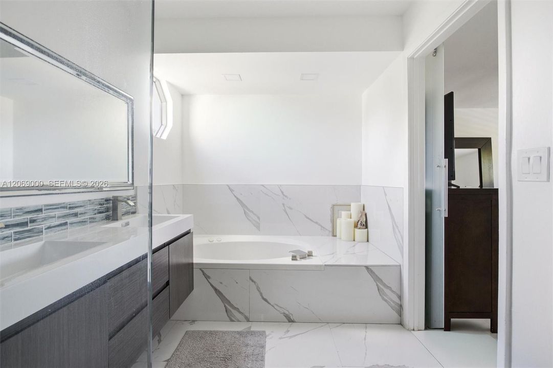 For Sale: $589,900 (3 beds, 2 baths, 1927 Square Feet)