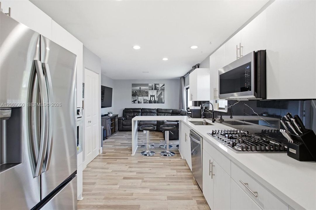 For Sale: $589,900 (3 beds, 2 baths, 1927 Square Feet)