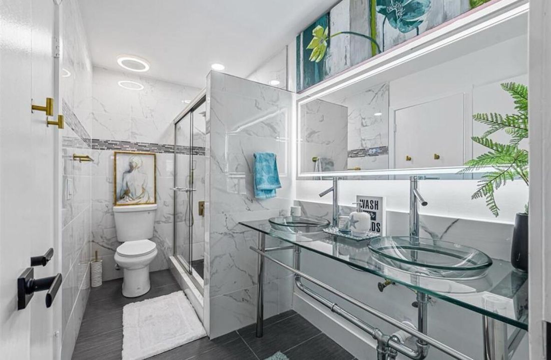 Full bath 1