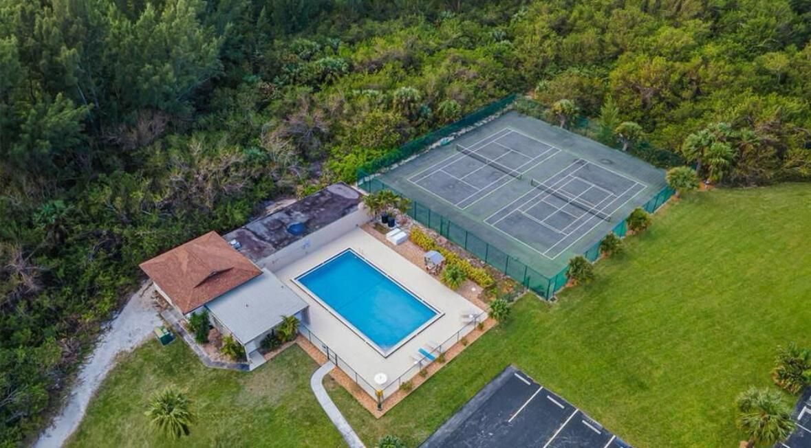 Pool tennis