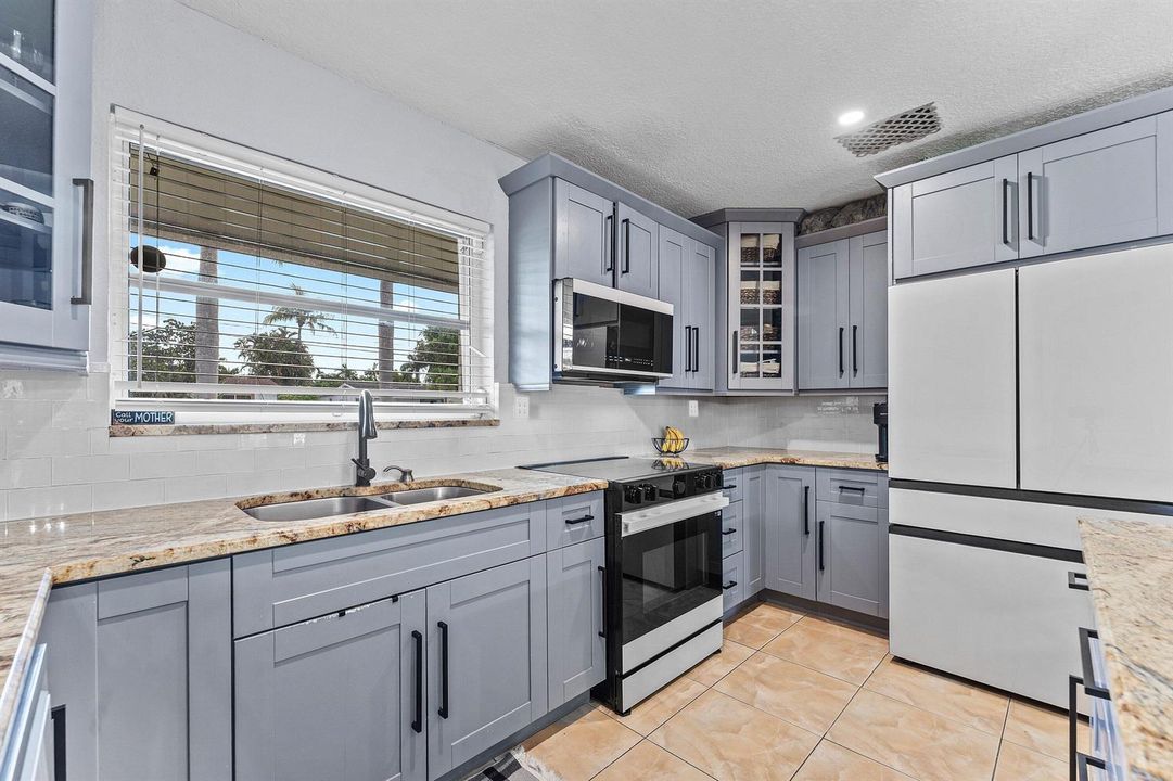 011-4481Southwest37thAvenue-FortLauderda