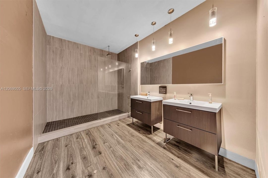 Office/Warehouse Suite