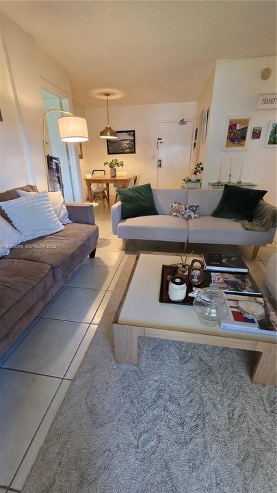 В аренду: $2,950 (2 спален, 2 ванн, 966 Квадратных фут)