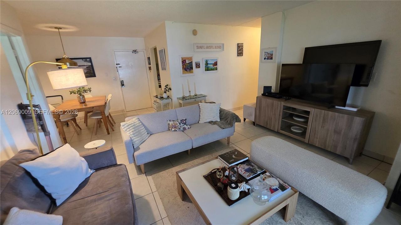 В аренду: $2,950 (2 спален, 2 ванн, 966 Квадратных фут)