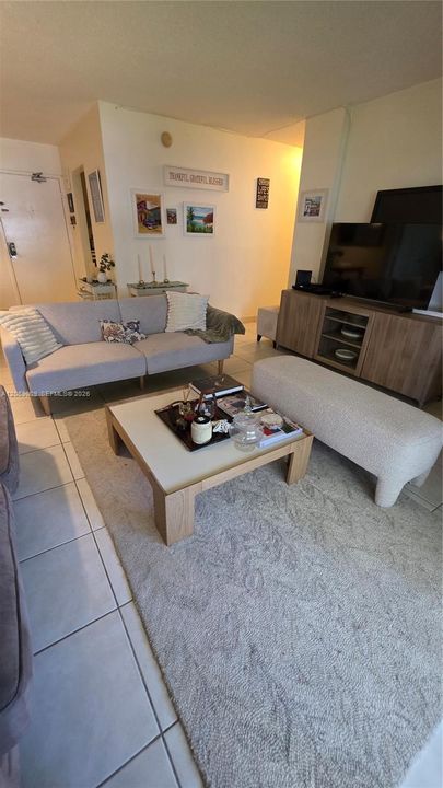 В аренду: $2,950 (2 спален, 2 ванн, 966 Квадратных фут)