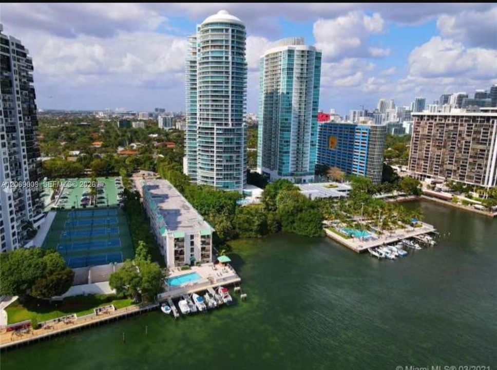 В аренду: $2,950 (2 спален, 2 ванн, 966 Квадратных фут)