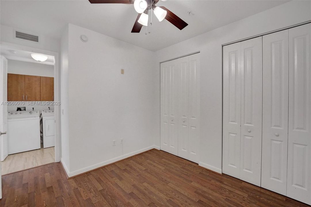 For Sale: $335,000 (2 beds, 2 baths, 1174 Square Feet)