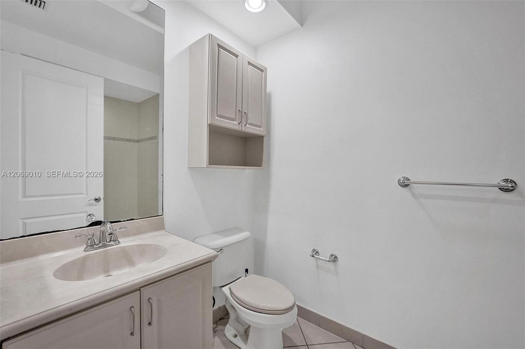 For Sale: $335,000 (2 beds, 2 baths, 1174 Square Feet)
