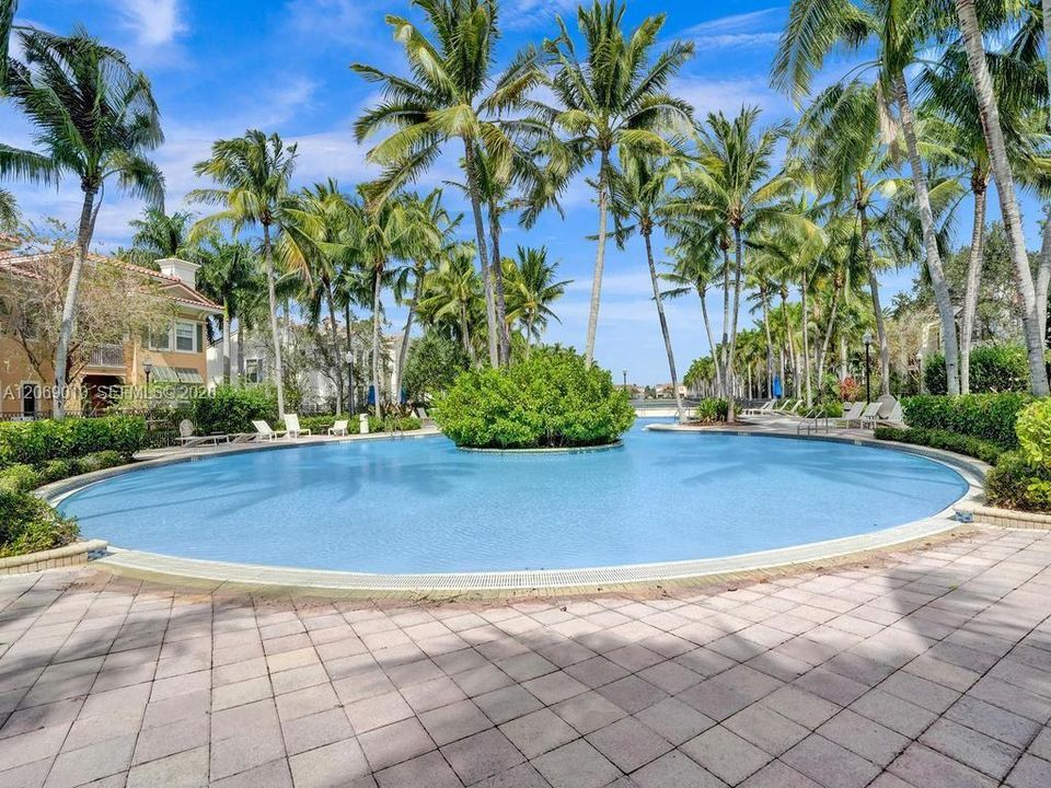 For Sale: $335,000 (2 beds, 2 baths, 1174 Square Feet)