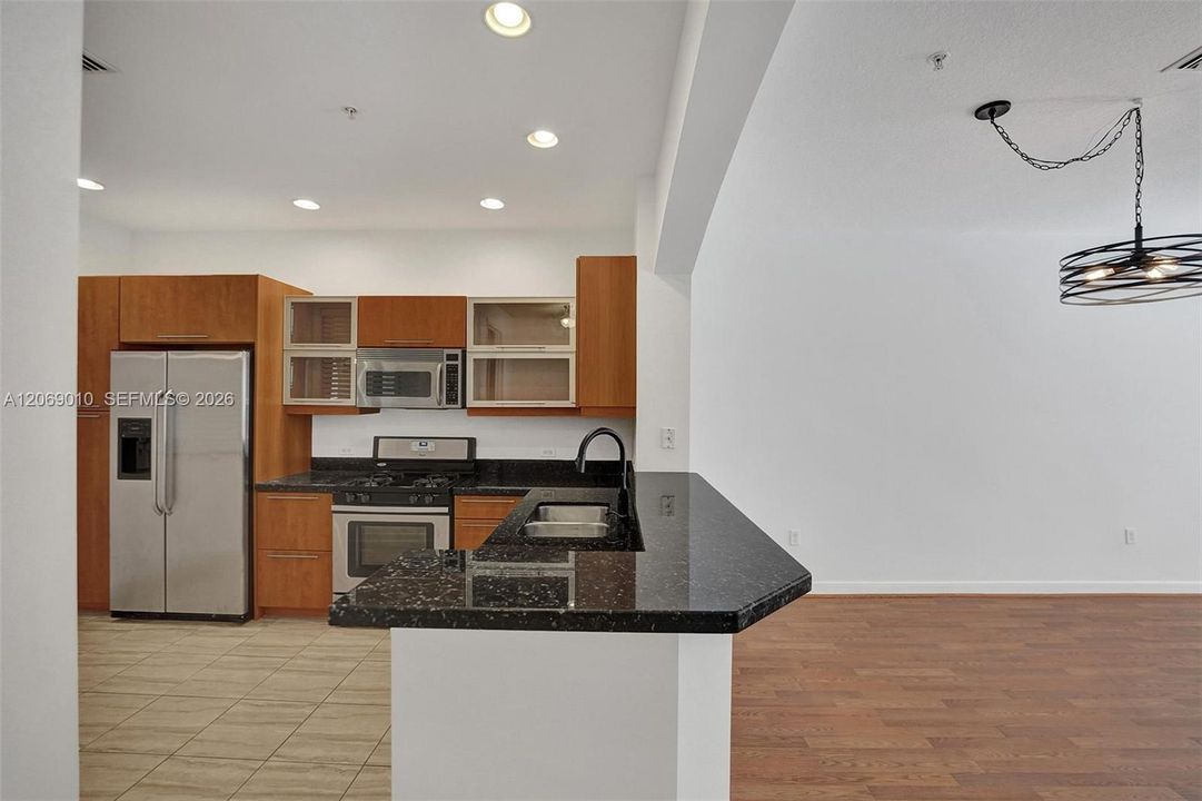 For Sale: $335,000 (2 beds, 2 baths, 1174 Square Feet)