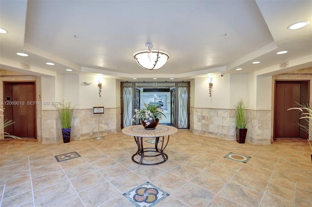 For Sale: $335,000 (2 beds, 2 baths, 1174 Square Feet)