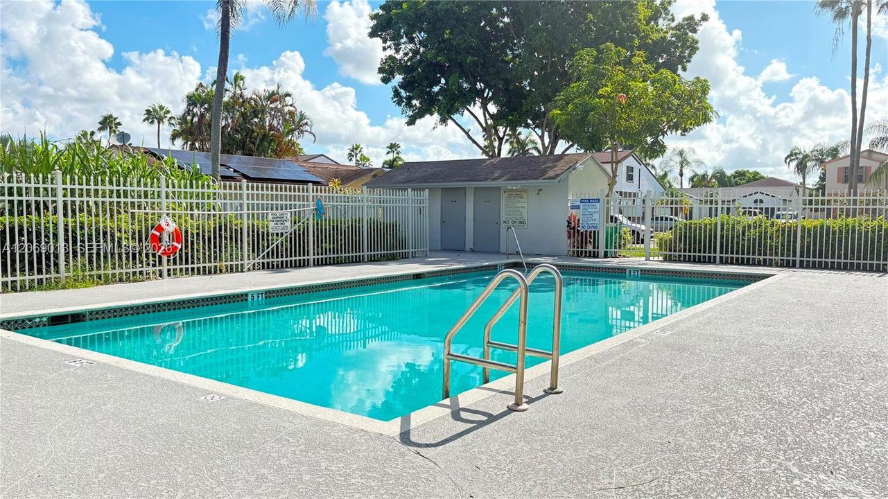 For Rent: $3,800 (3 beds, 2 baths, 1360 Square Feet)